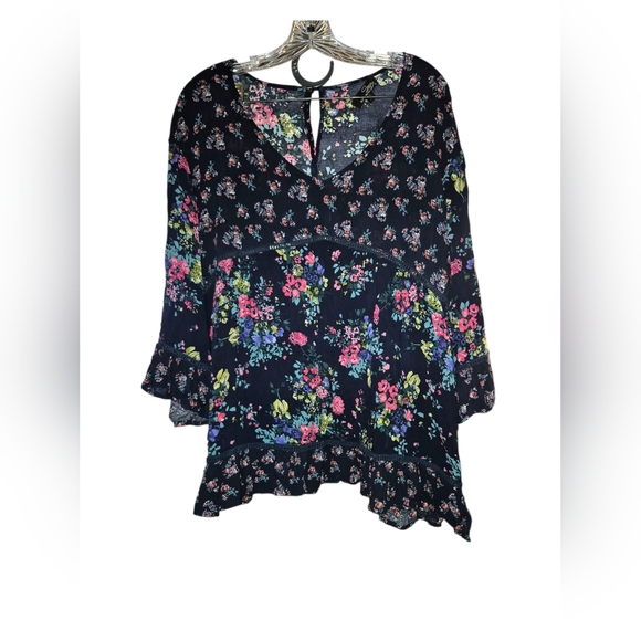 Tops - Suanne Betro Floral Women's Top